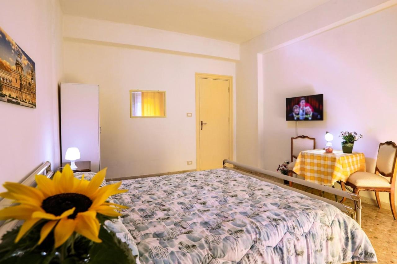 A Casa Di Fra' Bed & Breakfast Palermo Bagian luar foto