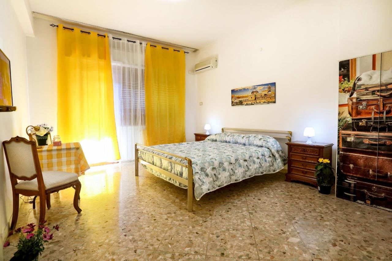 A Casa Di Fra' Bed & Breakfast Palermo Bagian luar foto