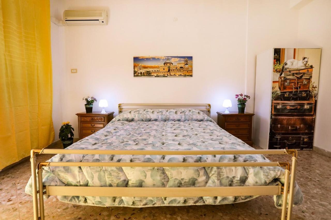 A Casa Di Fra' Bed & Breakfast Palermo Bagian luar foto