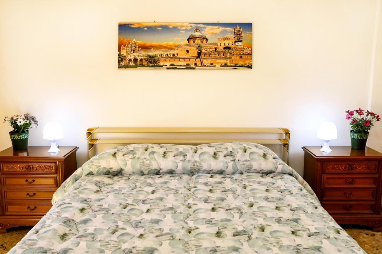 A Casa Di Fra' Bed & Breakfast Palermo Bagian luar foto