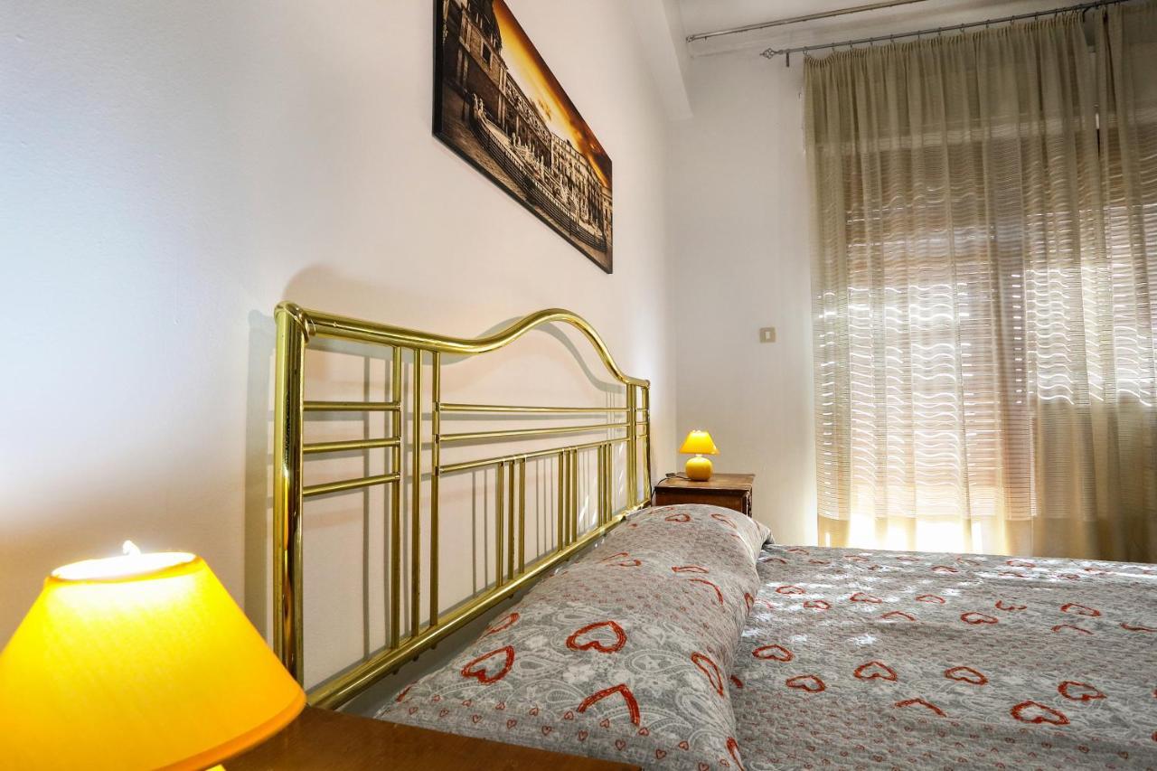 A Casa Di Fra' Bed & Breakfast Palermo Bagian luar foto